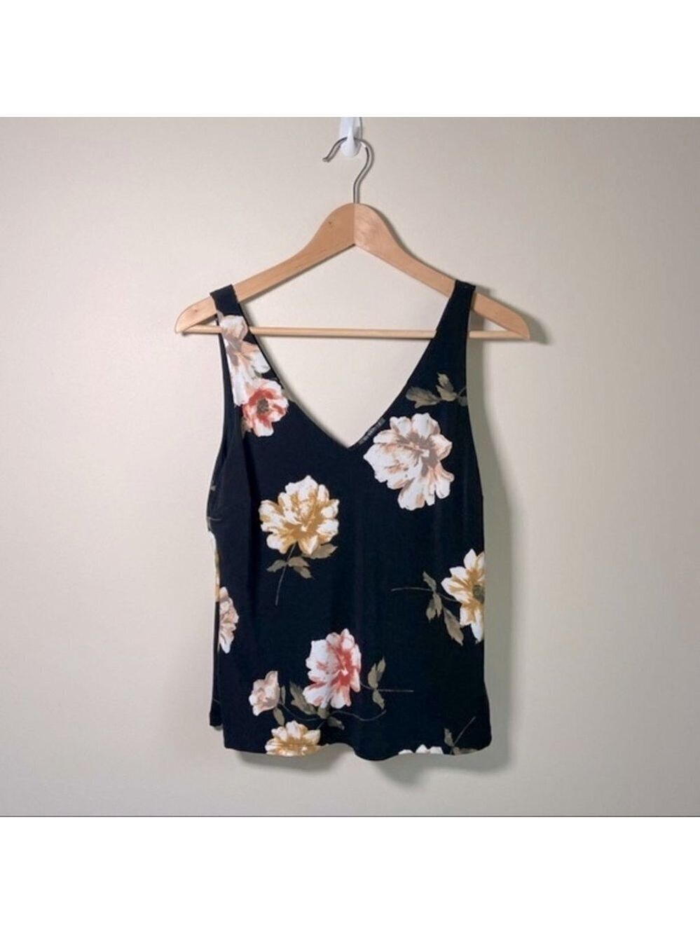 Dynamite Blouse V Neck Sleeveless Dark Floral Small